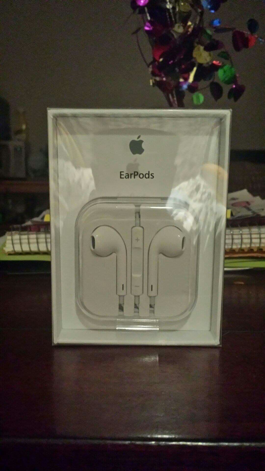 Brand New Original Apple IPhone Headphones for IPhone 1,2,3,4,5 and 6