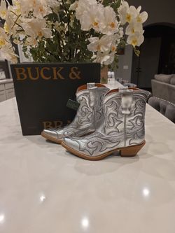 Buck & Brana Regina Missouri Western Boots – Silver Metallic – Women's Size 7.5 – New in Box