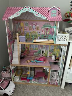 Dollhouse With Furniture Accessories