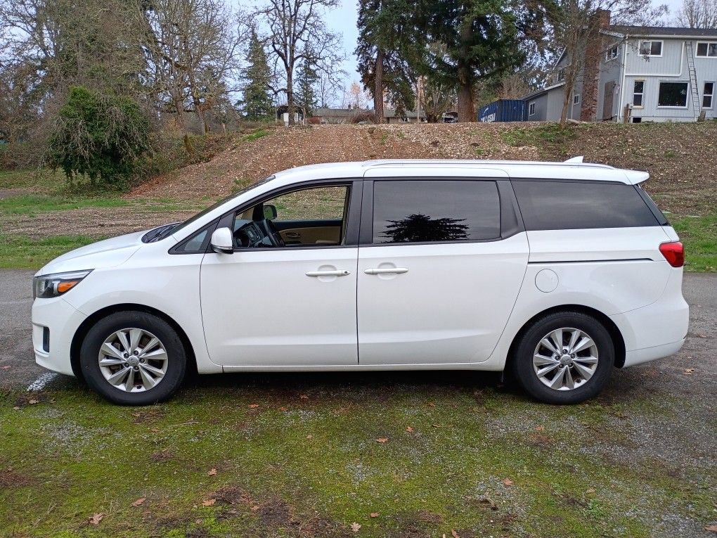 2016 KIA Sedona LX