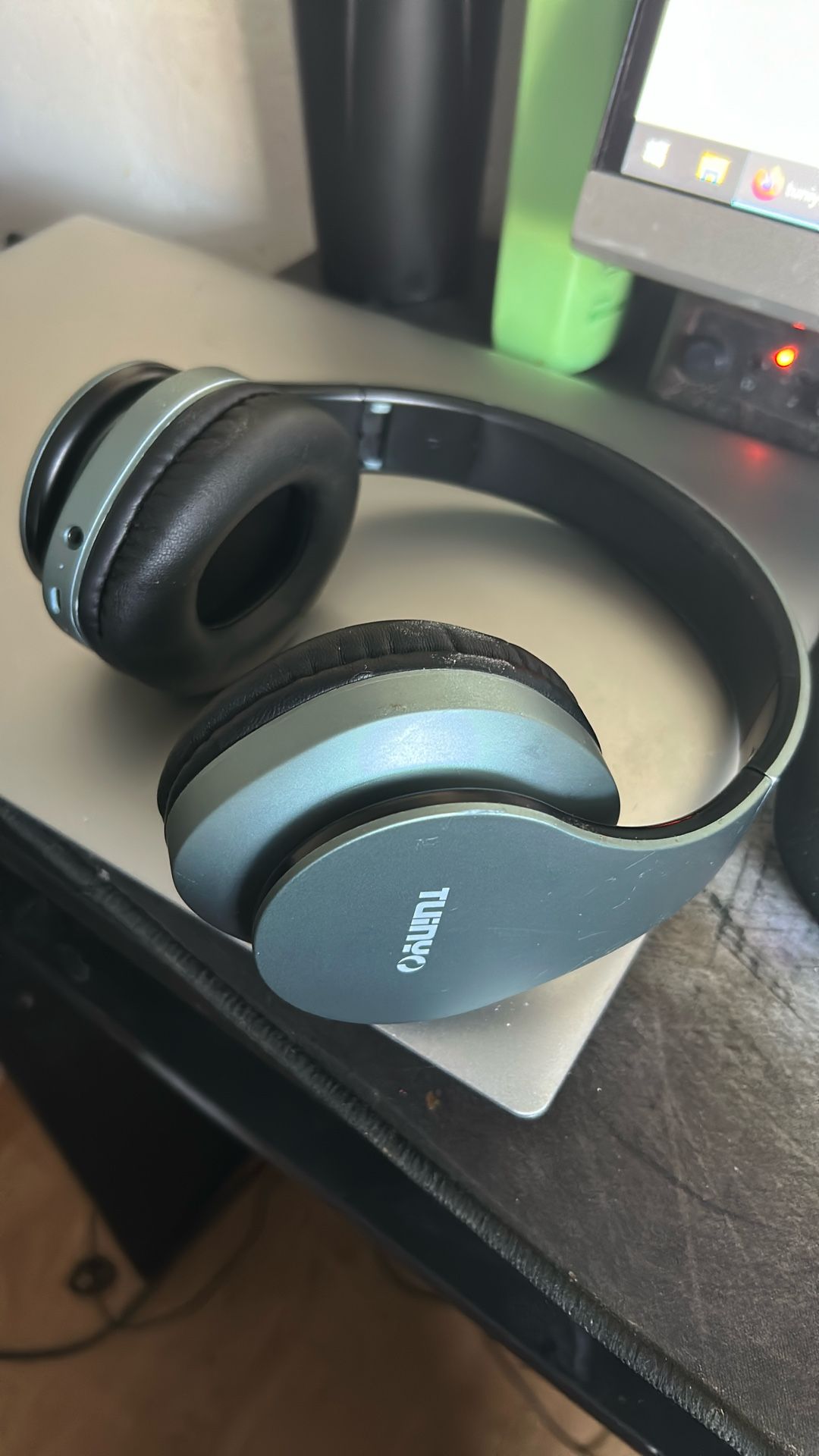 Tuinyo Bluetooth Headphones