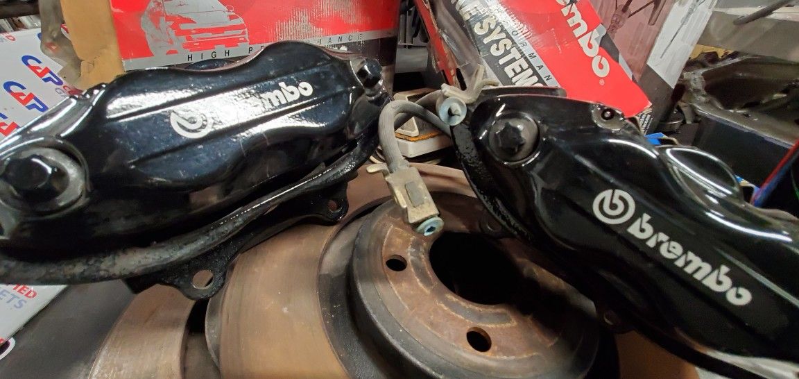 Brembo Brakes Calipers And Rotors From WK SRT8 Jeep Cherokee 20062010
