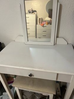 Small vanity with one drawer