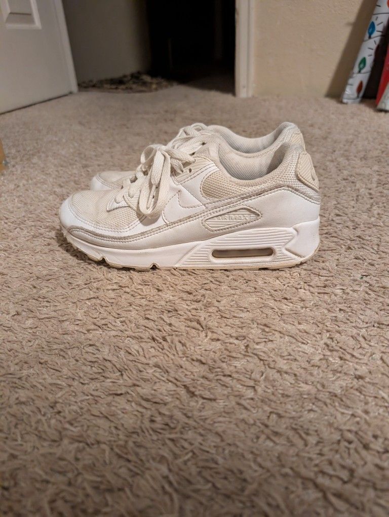 White Nike Air Max Shoes 