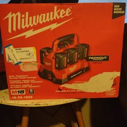 Milwaukee M18 Six Bay Rapid Charger