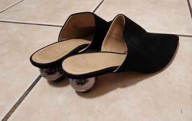 Woman's shoes