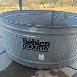  390 gal. Galvanized Round Stock Tank