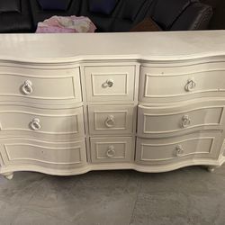 Antique White Princess el Dorado Furniture Dresser/comoda