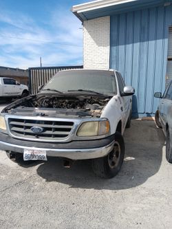 2002 Ford  Truck F-150 For Parts, Motor Blew Up / $300 It’s Yours 