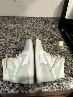 Men’s 9.5  / woman’s 11 Air Jordan 1s Retro high OG seafoam