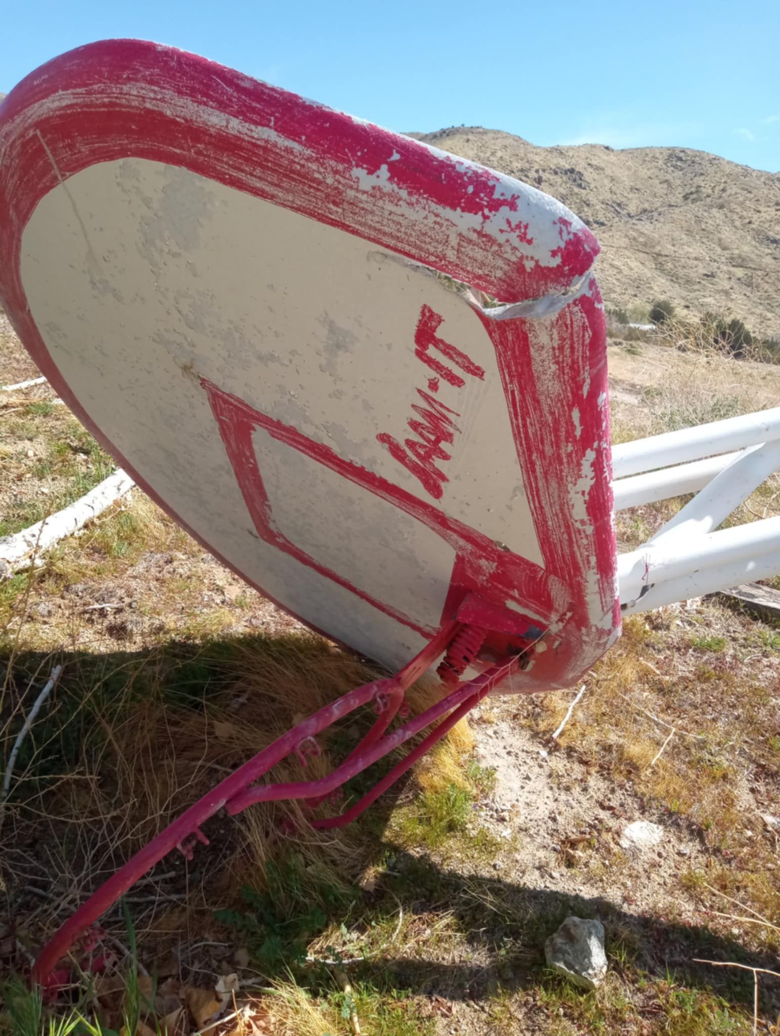 Basketball hoop