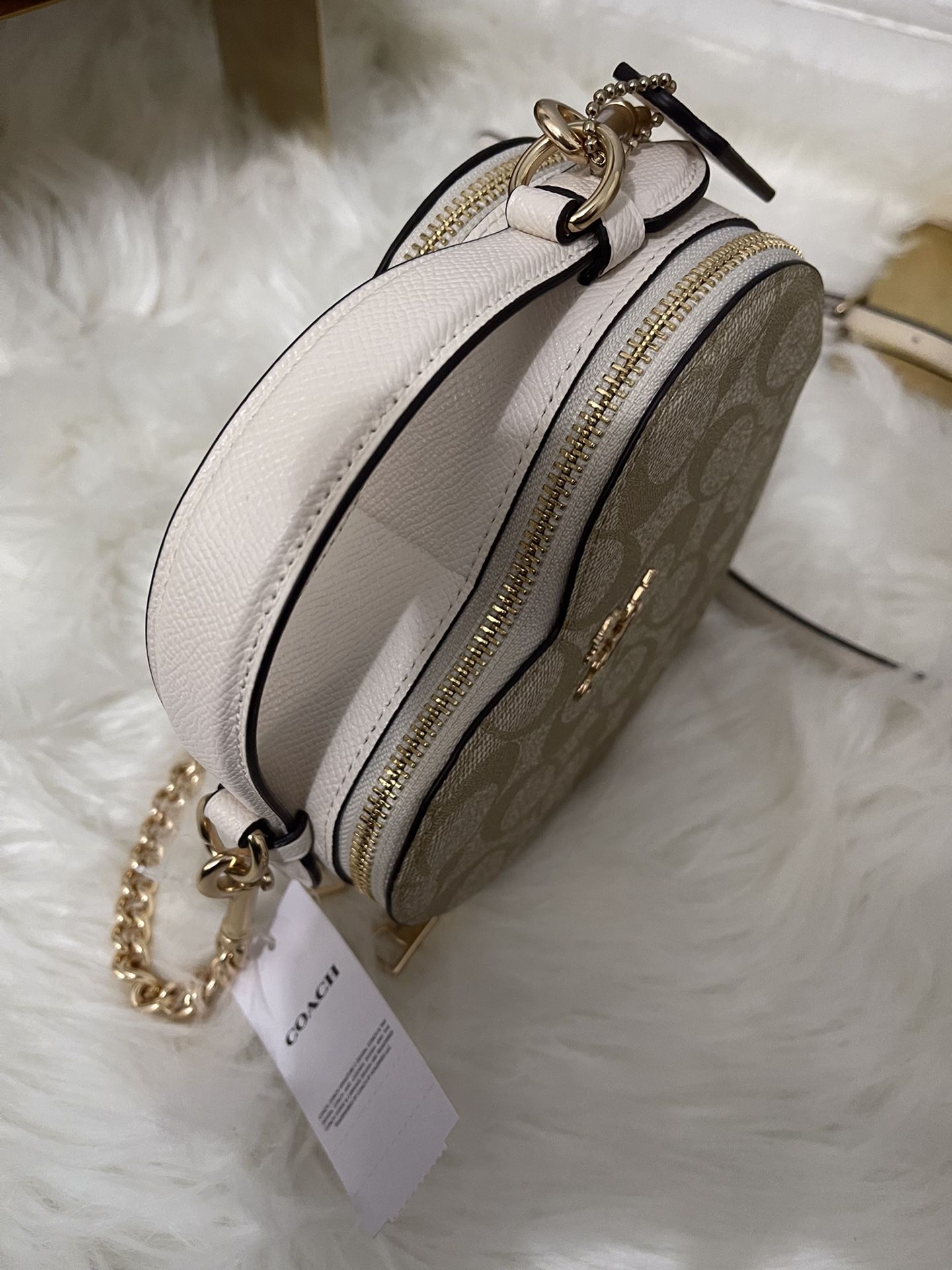 Coach Heart Crossbody Purse PRICE> $525 for Sale in Kerman, CA - OfferUp