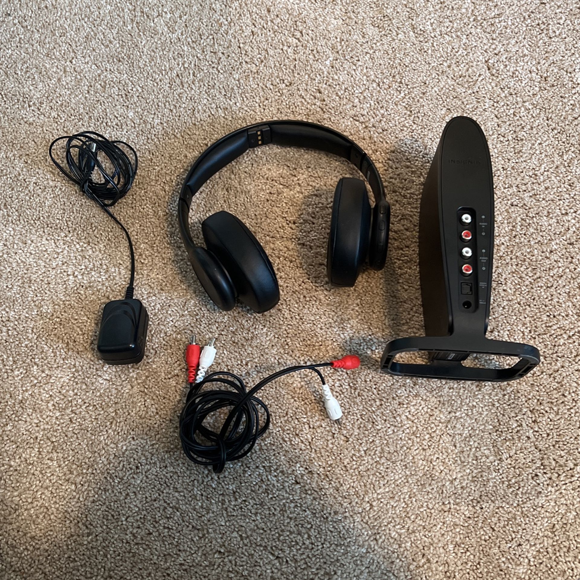 Insignia RF wireless Over The Ear headphones 