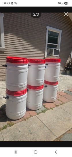 Barriles Barrel Dog Food Container Linpios De Quimico Para guardar cualquier cosa sirve hielera y para poner agua  $22 Each