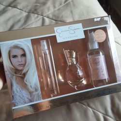 Bag with perfume set