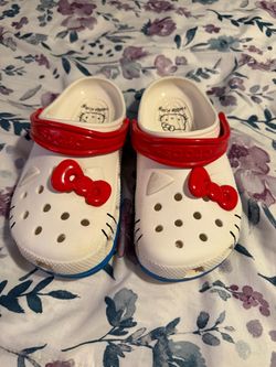 Crocs x Hello Kitty Clogs