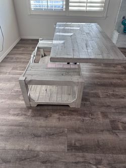 Lift top coffee table