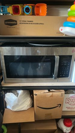 Big Modern microwave 2022 or 2023 around touchscreen buttons