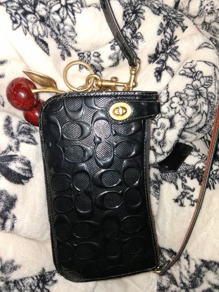 Like New Out Of The Package Authentic Coach Purse W/Cherry 🍒 Key Chain.