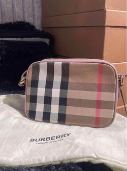 New women’s Burberry purse