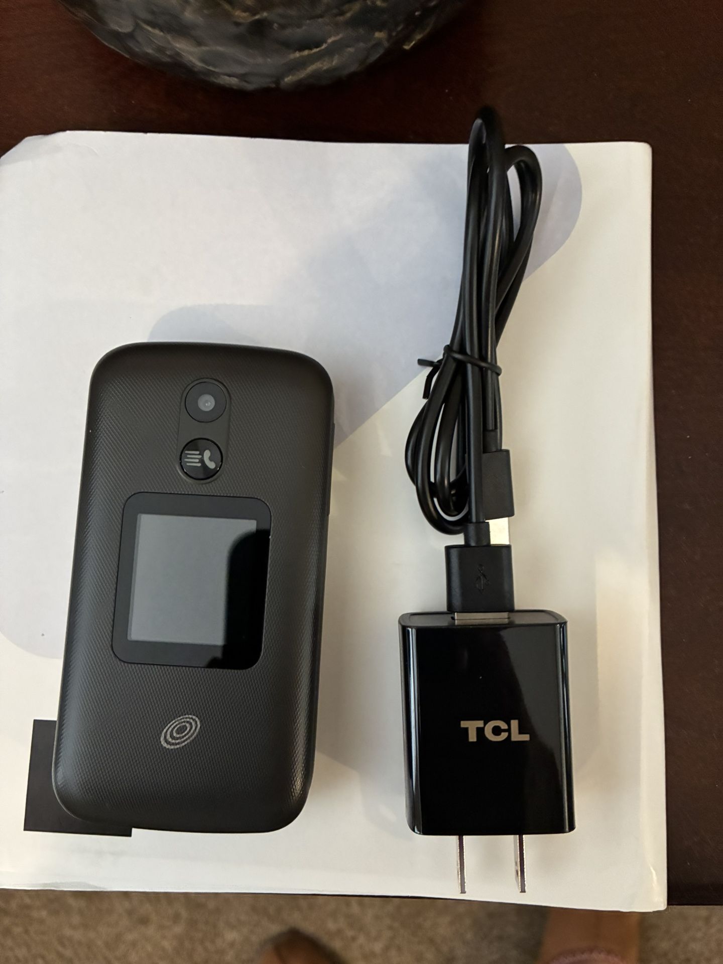 FLIP PHONE. TCL 4GB UNLOCKED FOR ANY CARRIER