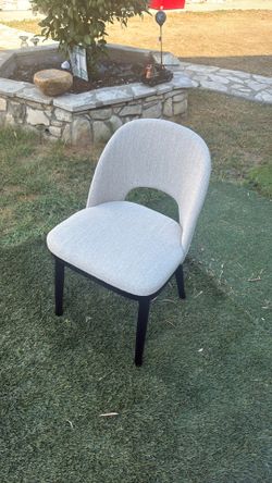 4 Brand New Dinning Chairs