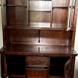 Beautiful  Hutch!!  $200