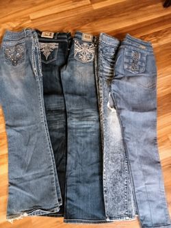 Beautiful Jewelry pant Size 13 Everything 35 Dollars