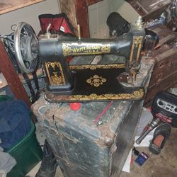 Sewing Machine Vintage Early 1900s Good Condition Nice