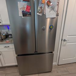 Hisense Double Door Refrigerator With Freezer