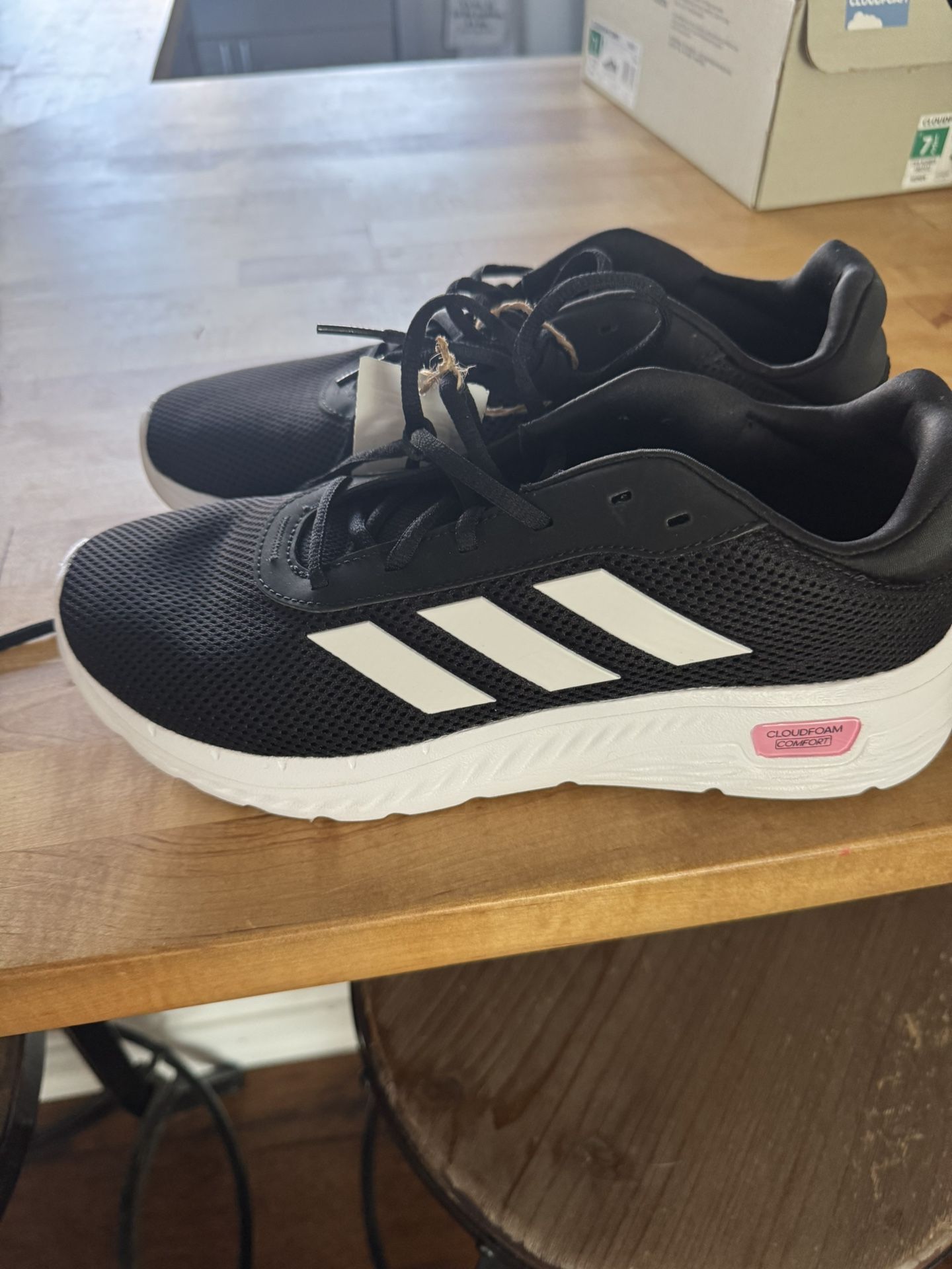 Adidas Women’s Size 10
