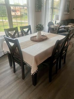 Dining room table & chairs