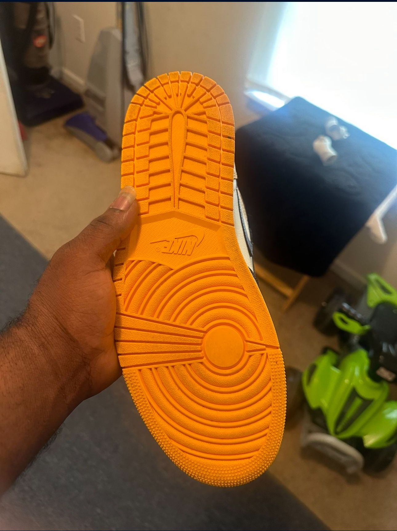 Jordan 1 Taxi SIZE 11