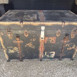 Trunk - antique Steamer - Storage Trunk
