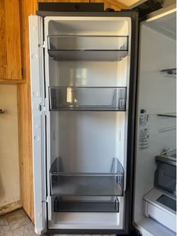 It’s a SAMSUNG Fridge