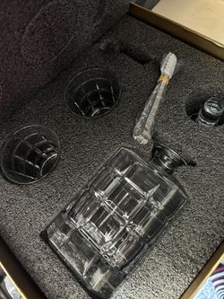 Whiskey decanter Gift Set- NEW