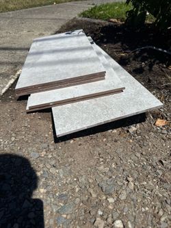 Free floor tile