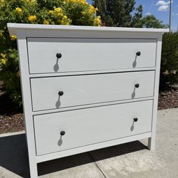 White Solid Wood Hemnes Dresser Chest of Drawers Furniture Great Condition 