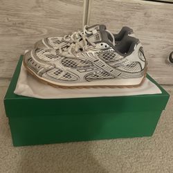 Bottega Veneta Orbit Size 44