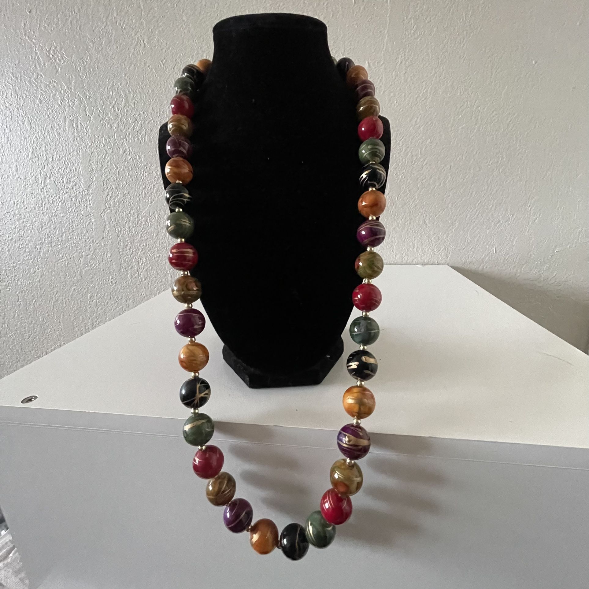 Women’s Multi Colored Beaded Fashion Jewelry Necklace, Lobster Claw Closure, 15”