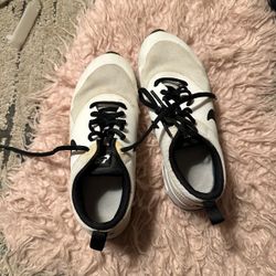Nike Sneaker