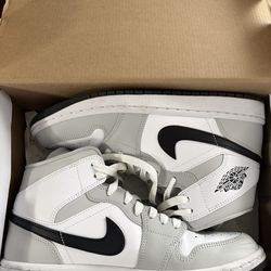 Jordan 1 Mids