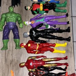 12 Marvel SuperHeroes