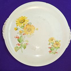 Paden City Pottery PCP60, yellow daisies Plate Some Crazing and wear on Trim Chip at top back side of plate. Signed on back from Sis Edith 1932 B4A115