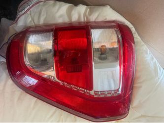 ford 21-23 right taillamp