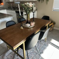 Brown/gold Dining Table 