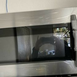 Samsung & Whrilpool 30in Microwave Open Box Unit Up to 50% Off