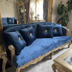 Very beautiful gorgeous sofa include with the nice beautiful pillows