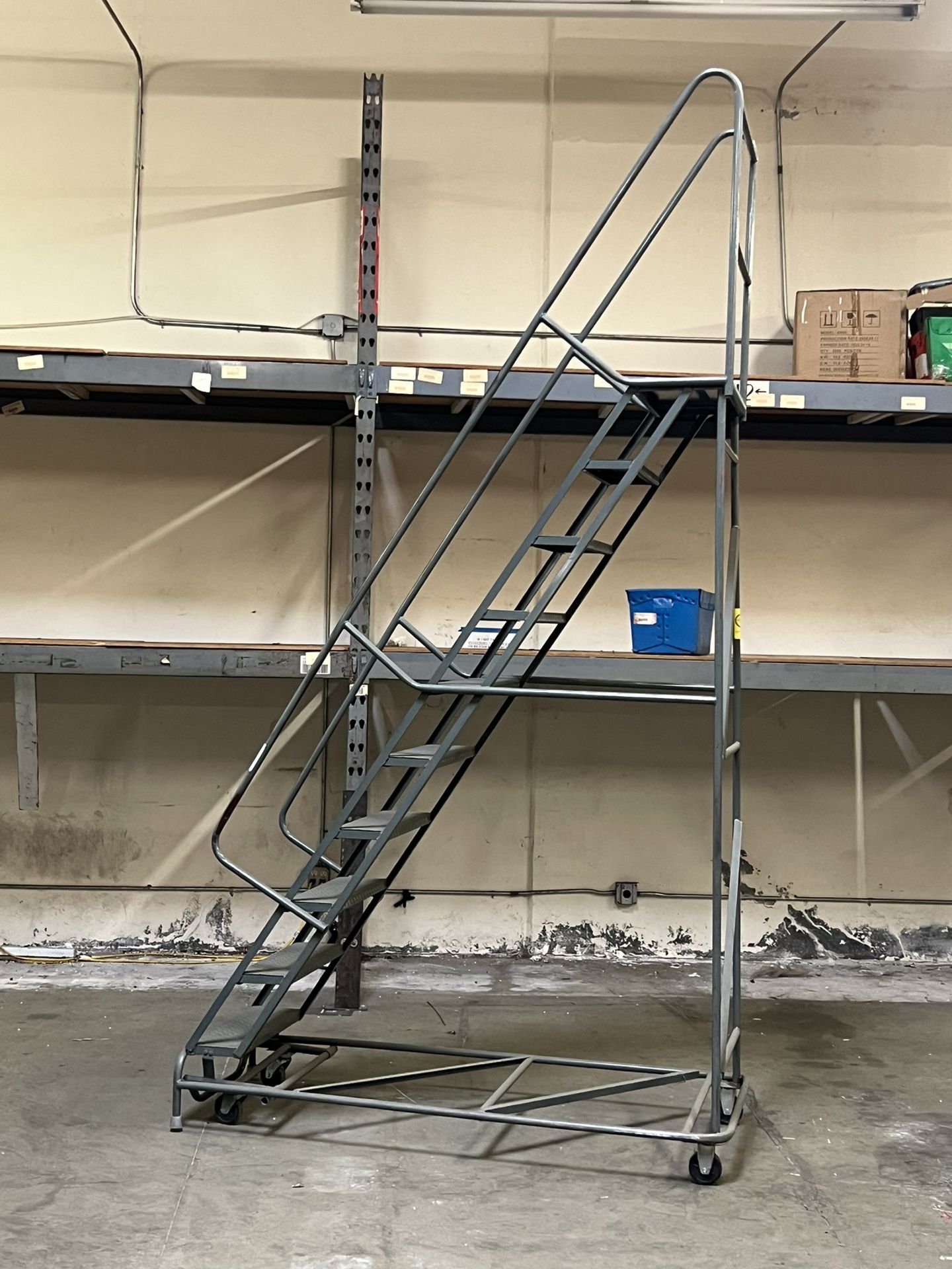 Step Ladder (like New )