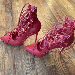 Shoe Republic LA Strappy Heels Size 8.5 in Excellent to Like New Condition